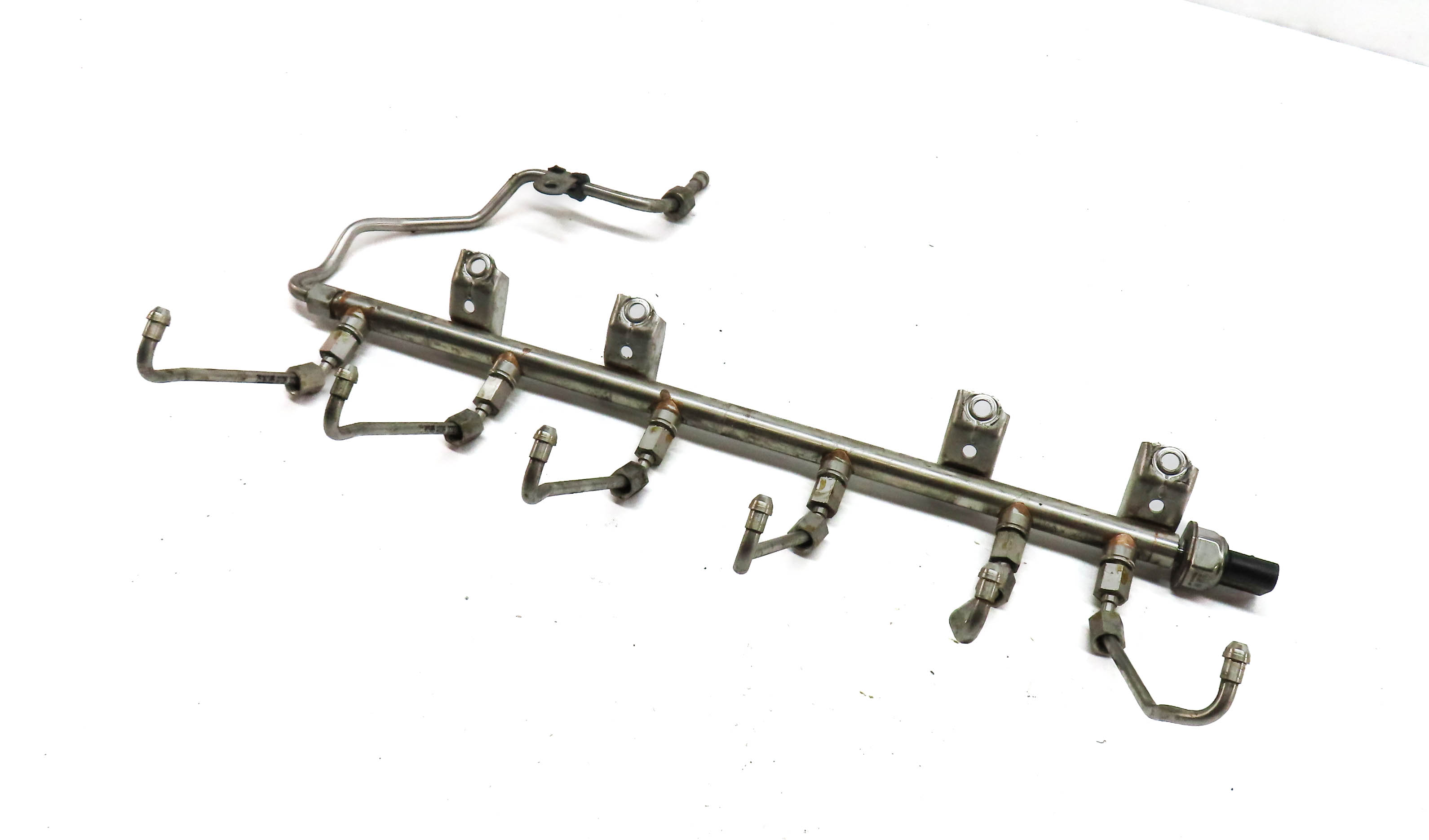 2011 BMW 740i (F02) 3.0L TURBO (N54) ENGINE FUEL RAIL w/LINES — exact item pictured